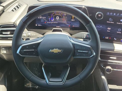 Used 2024 Chevrolet Traverse LT w/ Enhanced Driving Package FWD image 17