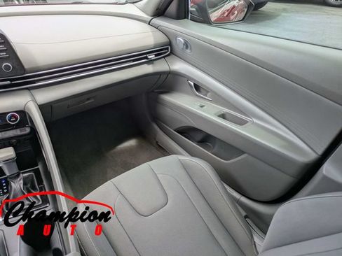 Used 2021 Hyundai Elantra SEL FWD image 19