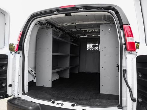 Used 2022 GMC Savana 2500 RWD image 45