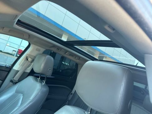 Used 2010 Cadillac SRX Luxury AWD/4WD image 3