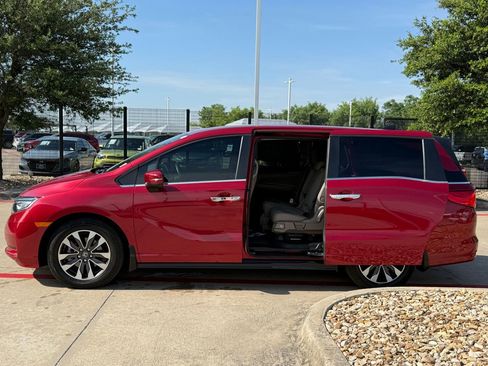 Used 2024 Honda Odyssey EX-L image 4