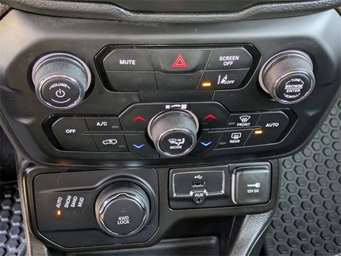 Certified 2023 Jeep Renegade Latitude w/ Premium Group image 21