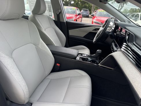 Used 2025 Toyota Camry XLE w/ Premium Plus Package FWD image 13