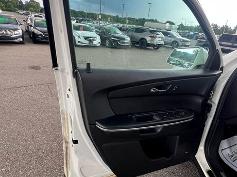 Used 2011 GMC Acadia SLE image 10