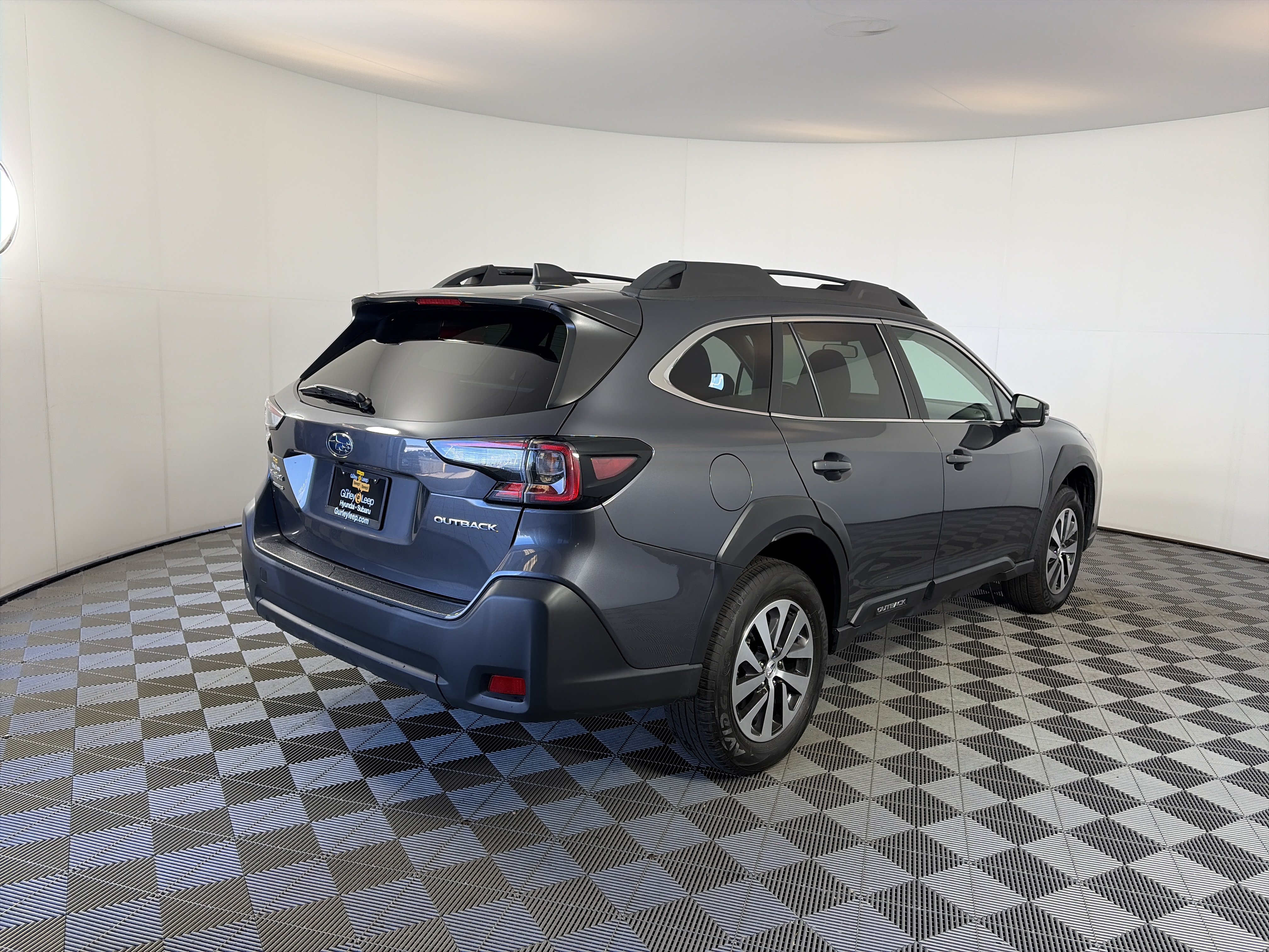 Used 2025 Subaru Outback Premium AWD/4WD image 10