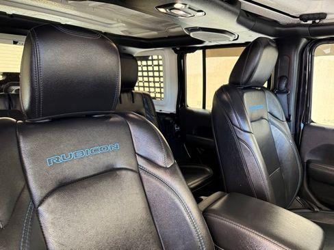 Used 2022 Jeep Wrangler Unlimited Rubicon 4xe w/ Cold Weather Group AWD/4WD image 17