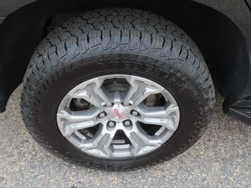 Used 2024 GMC Yukon SLE AWD/4WD image 14