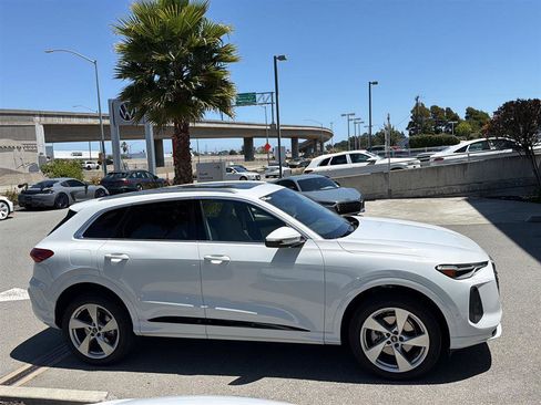 Used 2025 Audi Q5 Premium w/ Premium Plus AWD/4WD image 5
