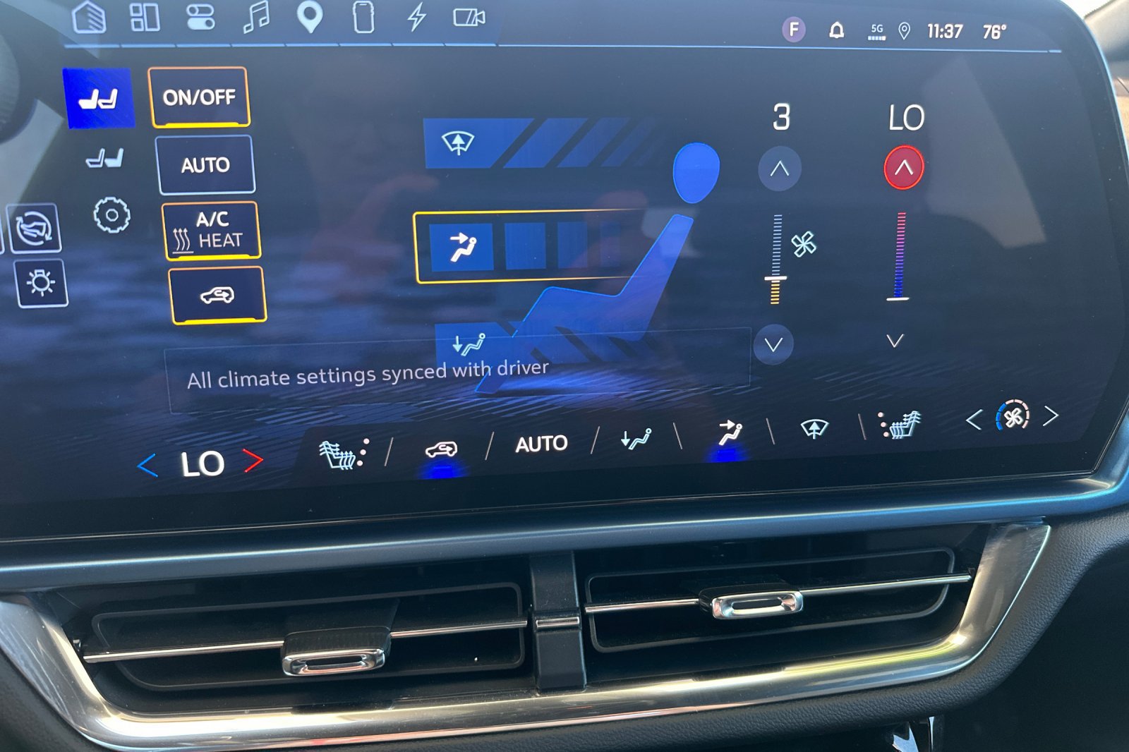 Used 2024 Chevrolet Equinox EV LT FWD image 28