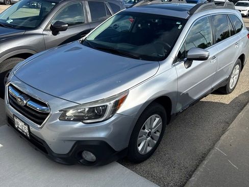 Used 2019 Subaru Outback 2.5i Premium AWD/4WD image 1