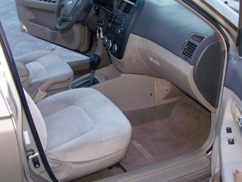 Used 2007 Kia Spectra EX image 12