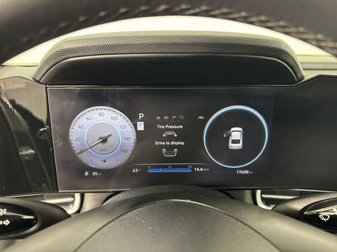 Used 2025 Hyundai Elantra SEL FWD image 16