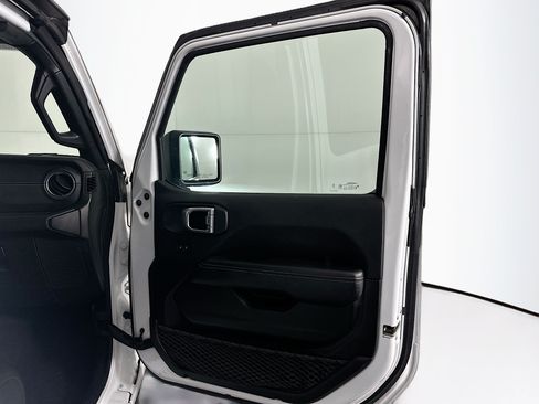 Used 2023 Jeep Wrangler Unlimited Sahara AWD/4WD image 32