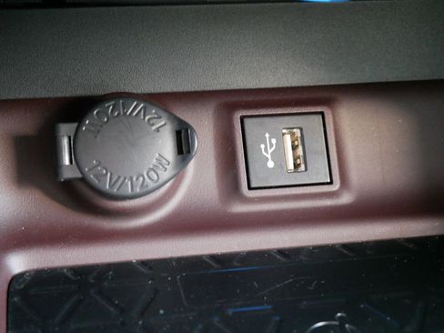 Used 2023 Toyota RAV4 Limited AWD/4WD image 23