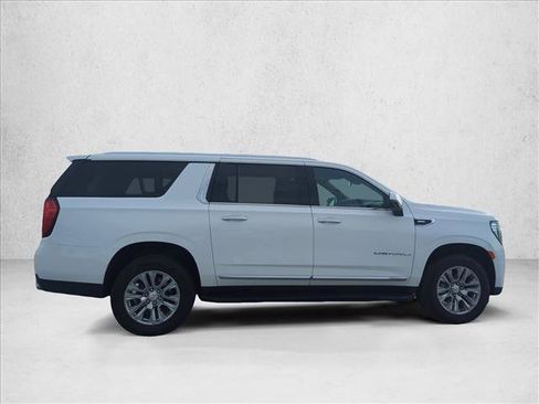 Used 2023 GMC Yukon XL Denali AWD/4WD image 4