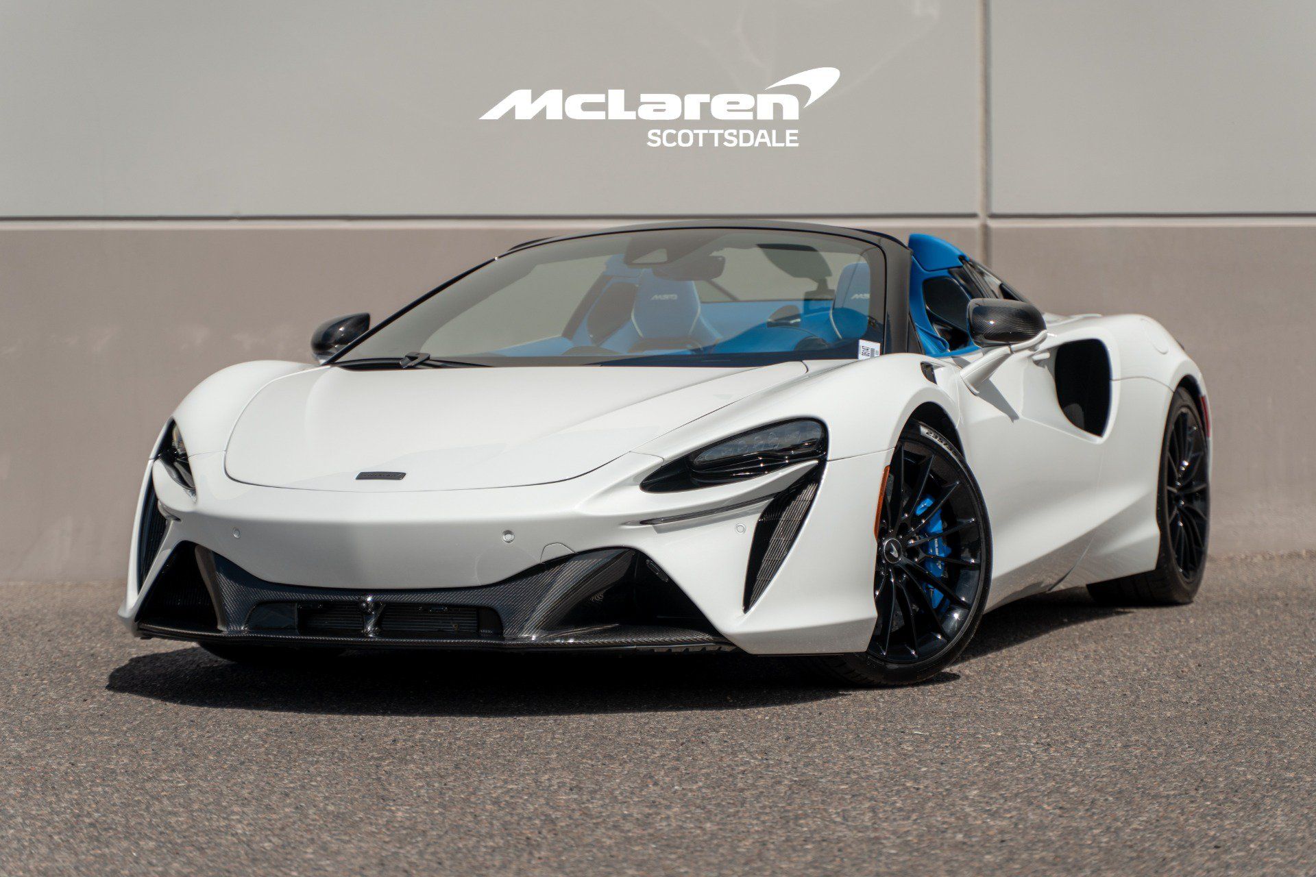 Used 2025 McLaren Artura Spider RWD image 2