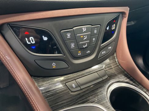 Used 2018 Buick Envision Premium image 21