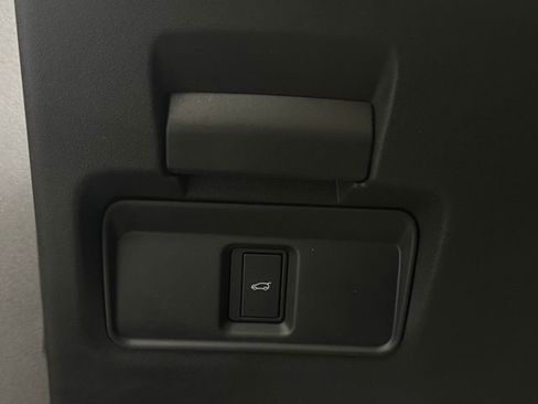 New 2025 Land Rover Discovery Sport S image 38