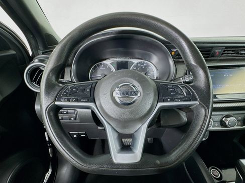 Used 2020 Nissan Kicks S image 11