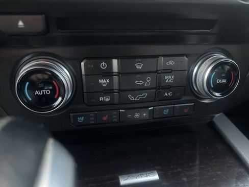 Used 2017 Ford F150 Platinum w/ Equipment Group 701A Luxury image 35