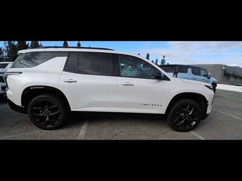 Used 2024 Chevrolet Traverse RS FWD image 9