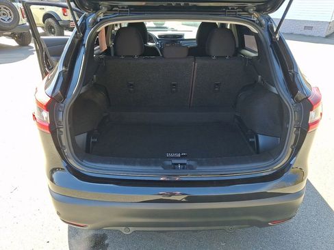 Used 2021 Nissan Rogue Sport S image 29