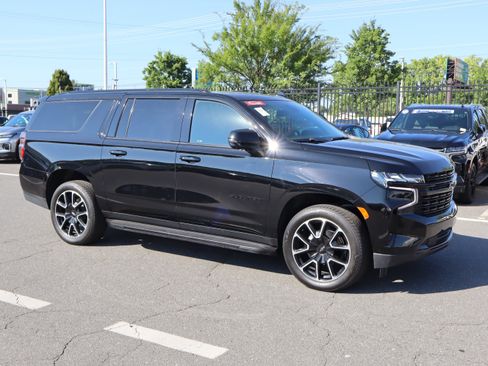 Used 2024 Chevrolet Suburban RST w/ Luxury Package AWD/4WD image 13