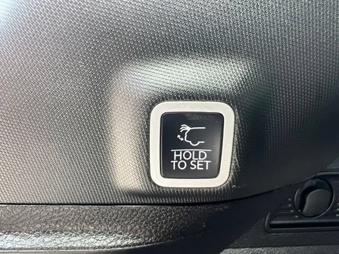 Used 2025 Jeep Grand Cherokee Altitude AWD/4WD image 13