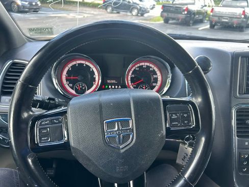 Used 2020 Dodge Grand Caravan SXT FWD image 12