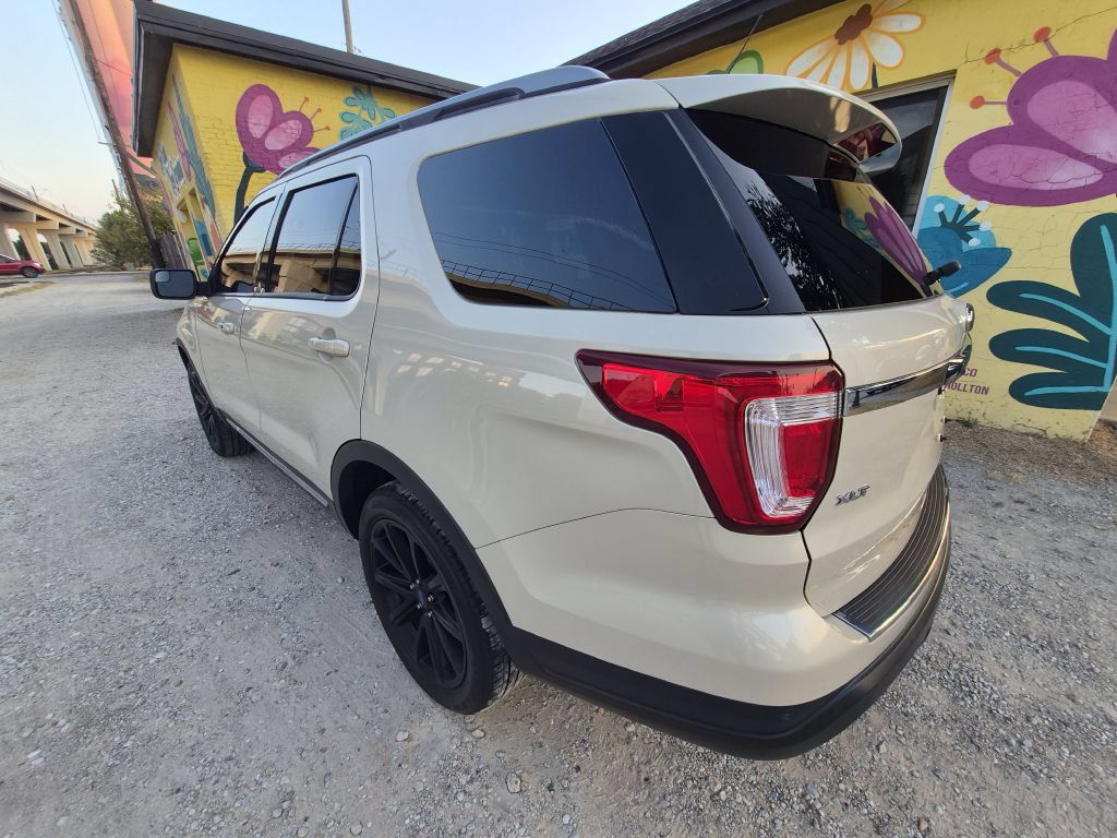 Used 2018 Ford Explorer XLT w/ Equipment Group 202A FWD image 9