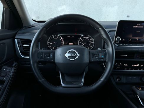 Used 2025 Nissan Rogue SV image 31