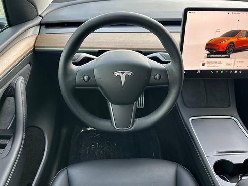 Used 2023 Tesla Model Y Performance image 18