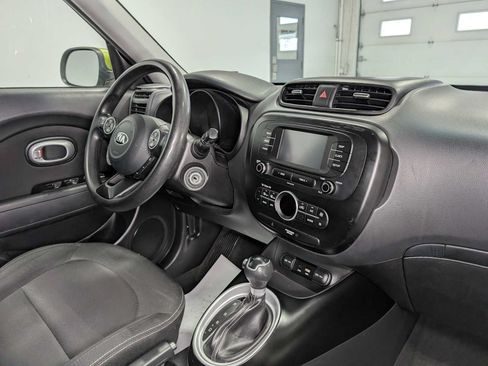 Used 2017 Kia Soul + FWD image 38