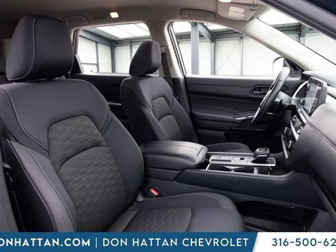 Used 2025 Nissan Pathfinder SV FWD image 22