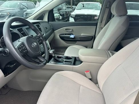 Used 2019 Kia Sedona LX FWD image 10