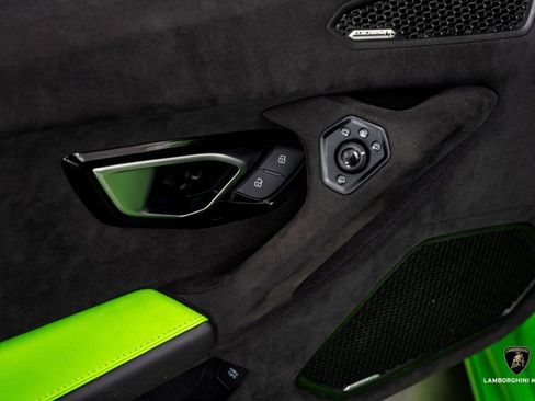 Used 2023 Lamborghini Huracan Tecnica image 28