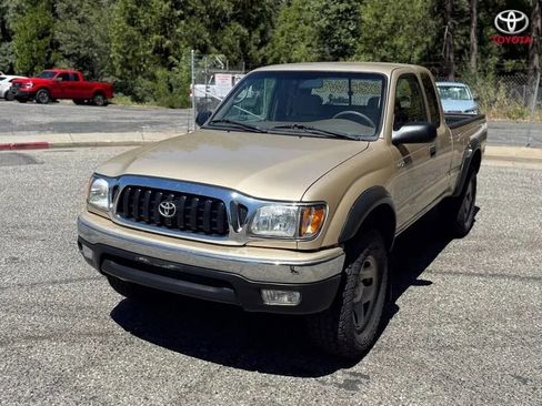 Used 2004 Toyota Tacoma PreRunner image 2