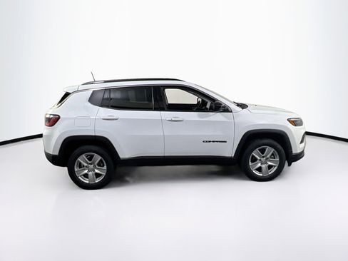 Used 2022 Jeep Compass Latitude w/ Convenience Group AWD/4WD image 4