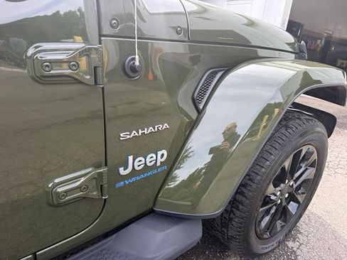 Used 2023 Jeep Wrangler Unlimited Sahara w/ Cold Weather Group AWD/4WD image 5
