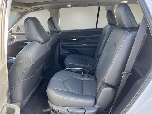 Used 2025 Toyota Grand Highlander FWD image 10