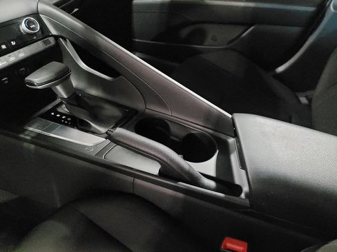 Used 2022 Hyundai Elantra SEL FWD image 26