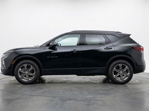 Used 2025 Chevrolet Blazer LT FWD image 5