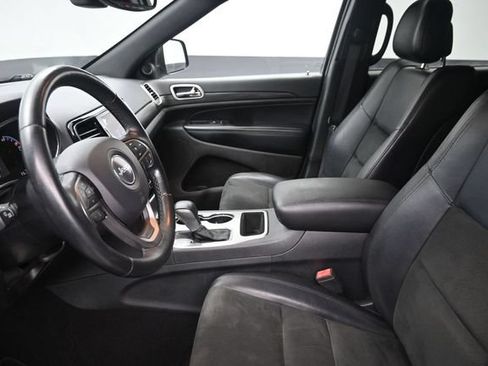 Used 2019 Jeep Grand Cherokee Altitude AWD/4WD image 17