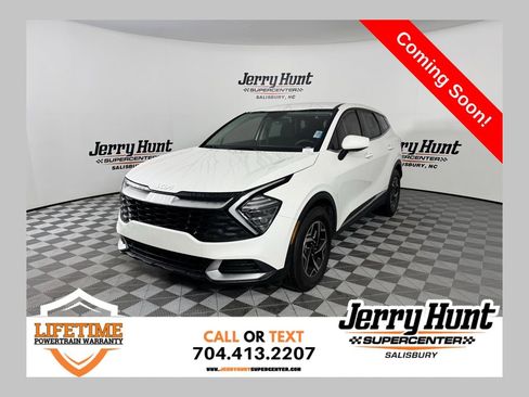 Used 2024 Kia Sportage LX image 1