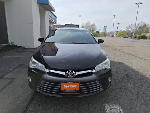 Used 2017 Toyota Camry LE image 2