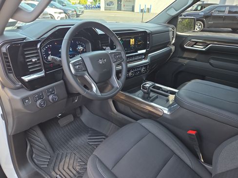 Used 2024 Chevrolet Silverado 1500 LT Trail Boss AWD/4WD image 16