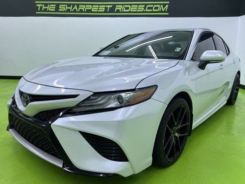 Used 2019 Toyota Camry XSE FWD image 5