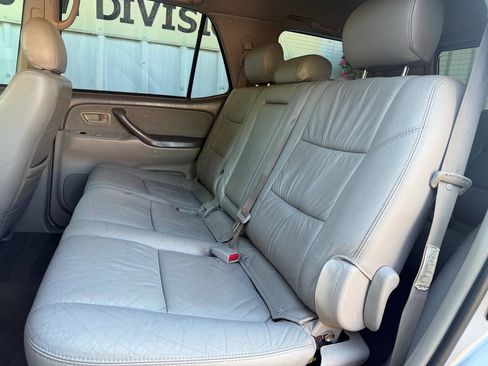 Used 2005 Toyota Sequoia SR5 RWD image 19