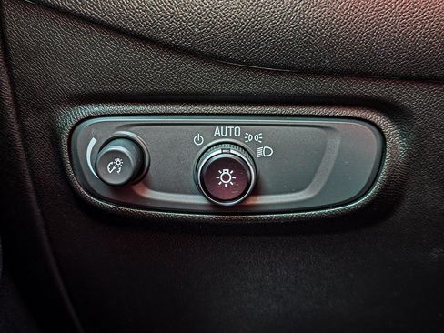 Used 2020 Chevrolet Equinox LT image 28