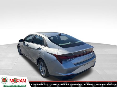 Used 2021 Hyundai Elantra SE image 3